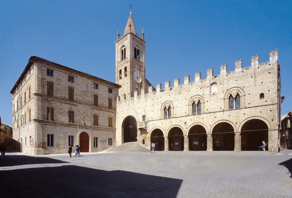10_Palazzo-dei-Priori-Montecassiano